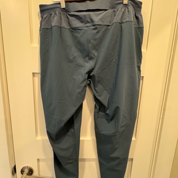 Lulu men’s steel blue surge joggers (shorter) - Picture 6 of 8